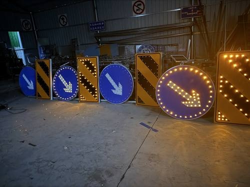 运城运城河南太阳能自发光交通路标牌厂家